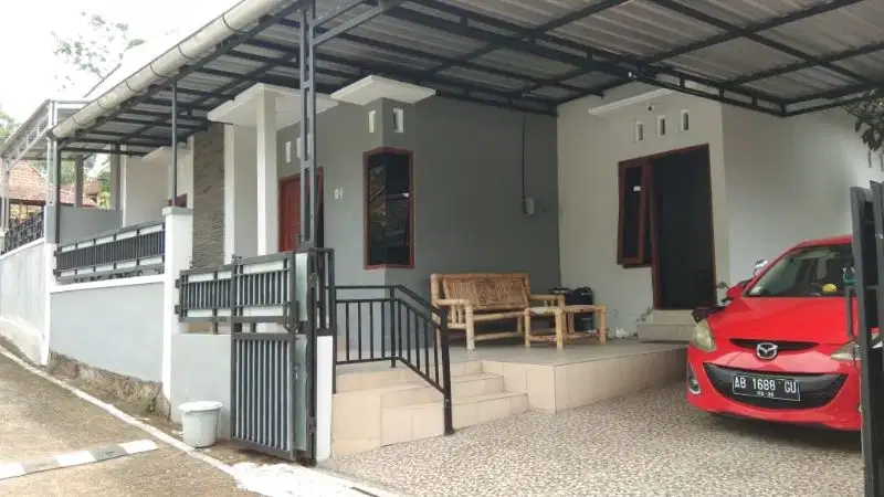 A084 - Rumah Hook Dalam Perumahan Utara Klaci Godean