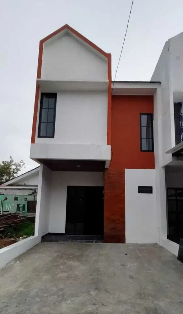 RUMAH DEKAT GDC  SELANGKAH KE JALAN RAYA