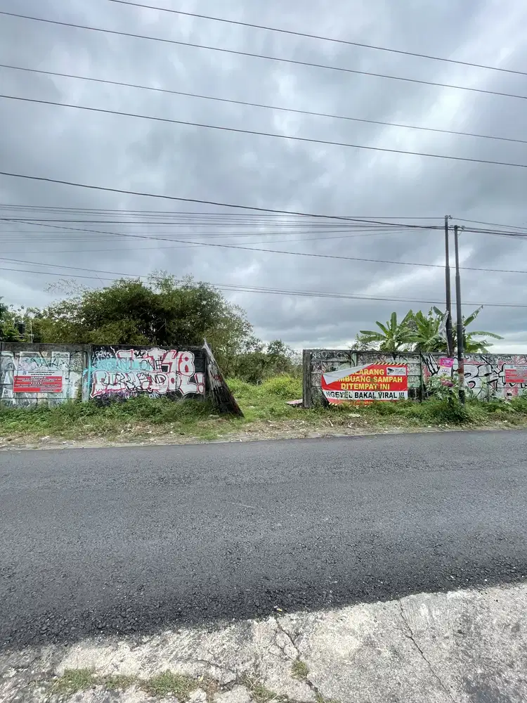 Tanah pingir jalan aspal di seturan,pinggir jl selokan mataram