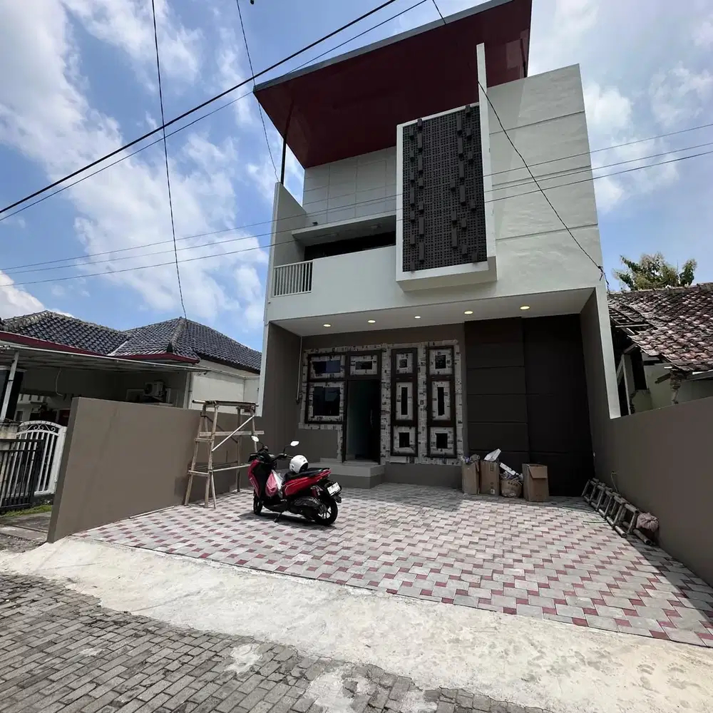 A165 - Rumah Mewah 2 Lantai Lokasi Strategis di Condongcatur