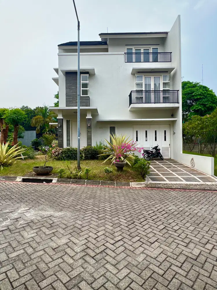 Rumah 3 Lantai di Lebak Bulus Dekat Dengan Mrt