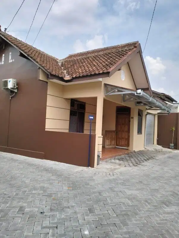 A052 - Rumah Apik Daerah Premium Dekat Jln Kabupaten