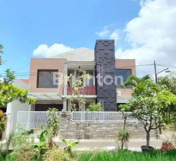 RUMAH CANTIK MINIMALIS DG KOLAM RENANG DI SULFAT MALANG