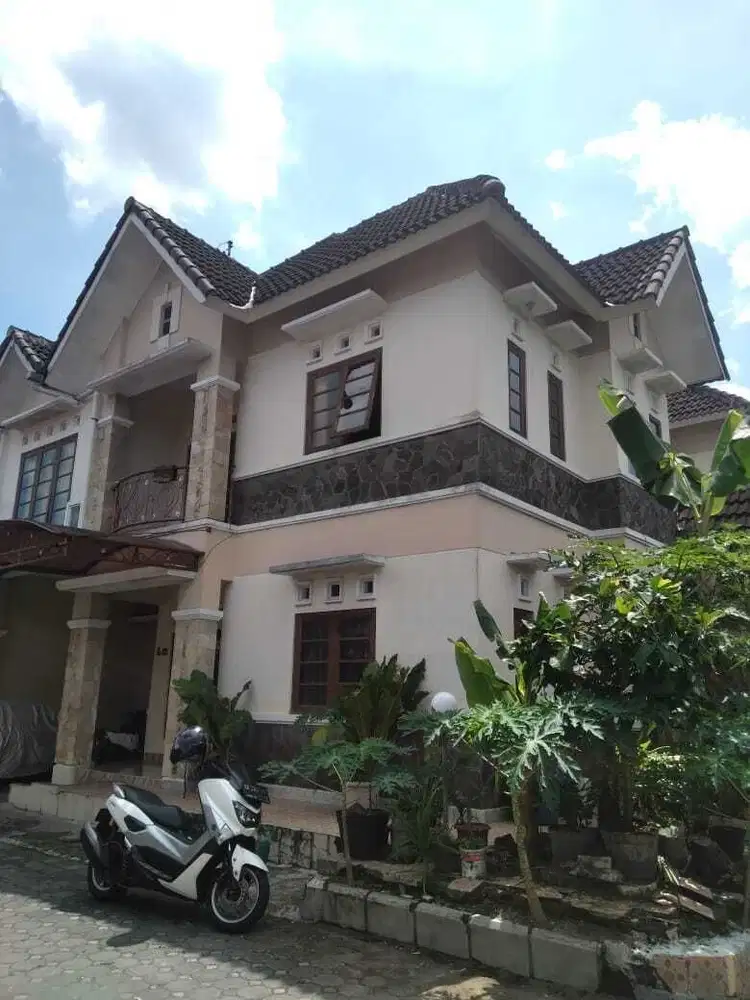 A190 - Rumah 2 Lantai Mewah One Gate dekat Jl Magelang