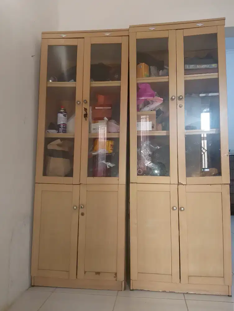 Dijual lemari kaca 5 susun