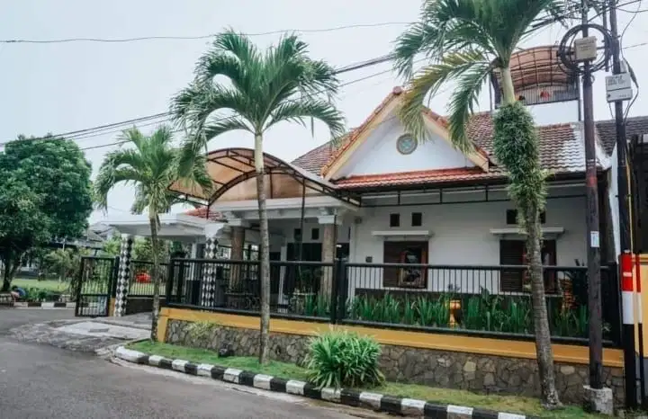 Dijual Murah Rumah Luas Siap Huni di Sulfat Agung