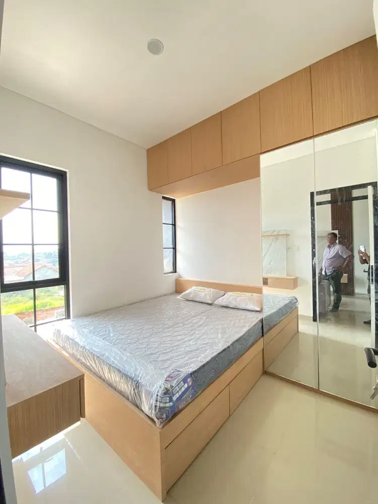 Di jual rumah gaya American classic 2 lantai nyaman dan aman