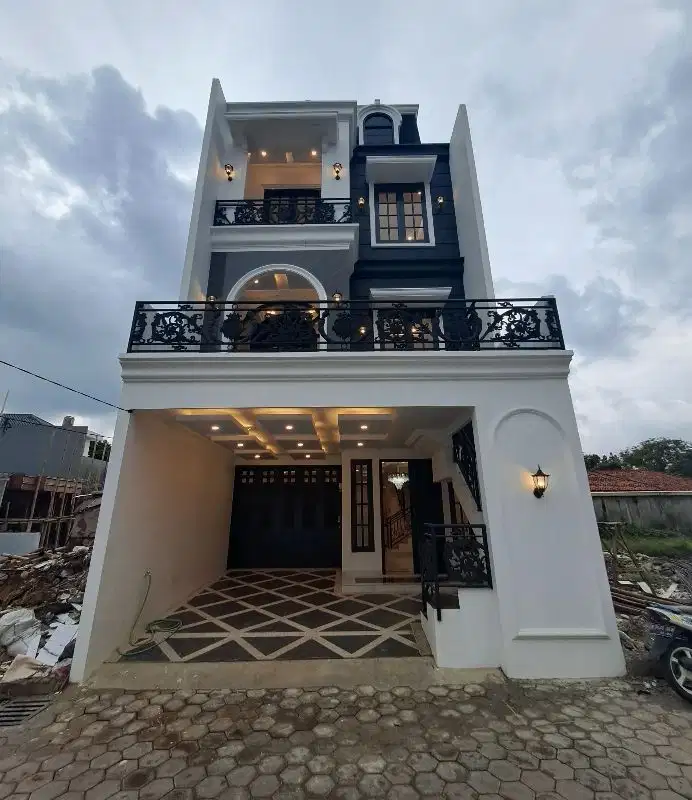 Jual Rumah Murah Siap Huni 3 Lantai  Dalam Komplek Di Jagakarsa