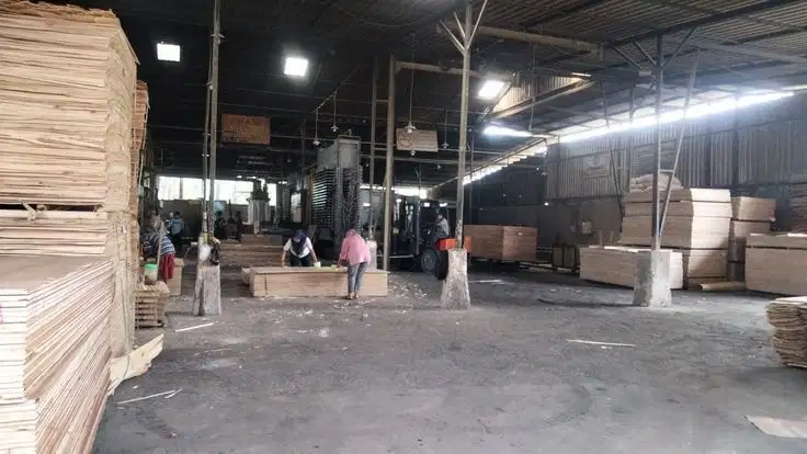 Pabrik Plywood dijual via lelang harga irit