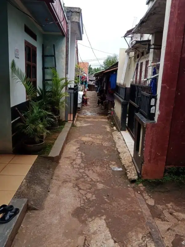 Di jual cepat aja rumah ukuran luas di pondok kacang barat