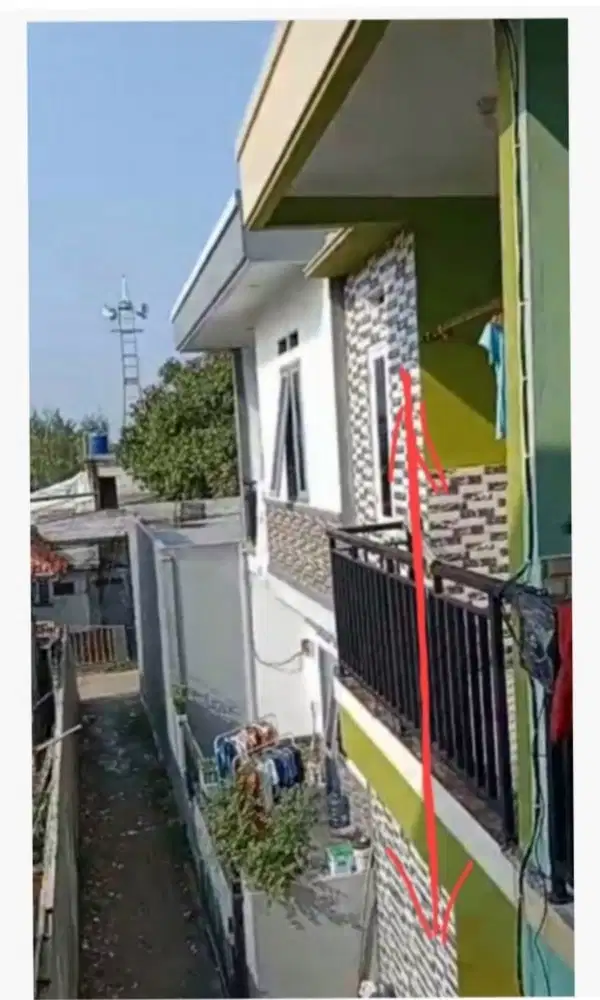 Di jual rumah 2 lantai kokoh permanen