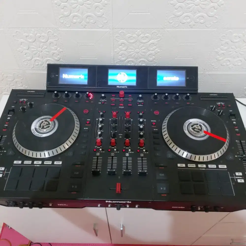 Semi turntable numark ns 7 III