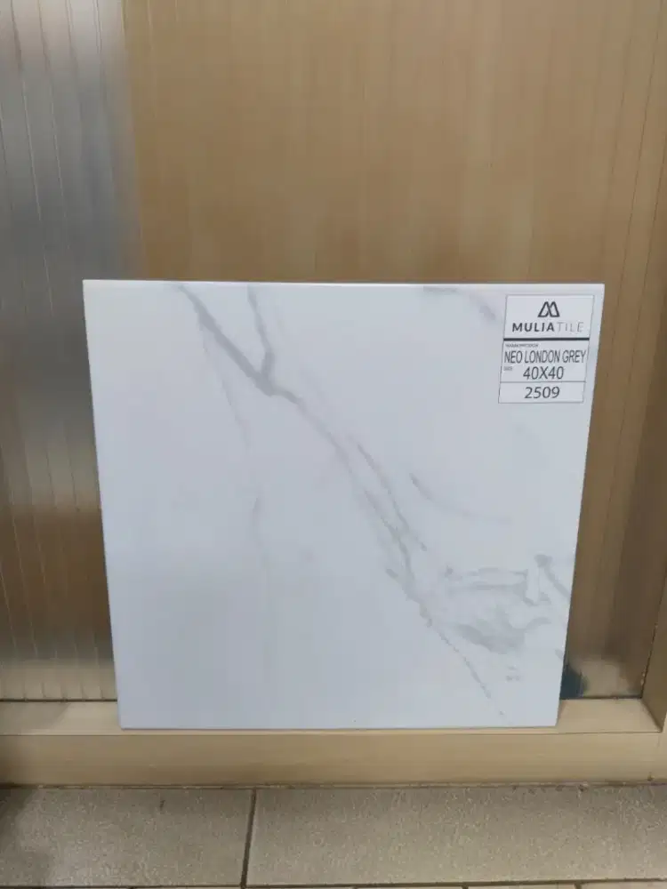 Keramik lantai ukuran 40x40