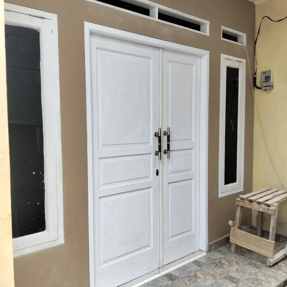 Di jual rumah sedang finishing cat mugil di kawasan Tangerang selatan
