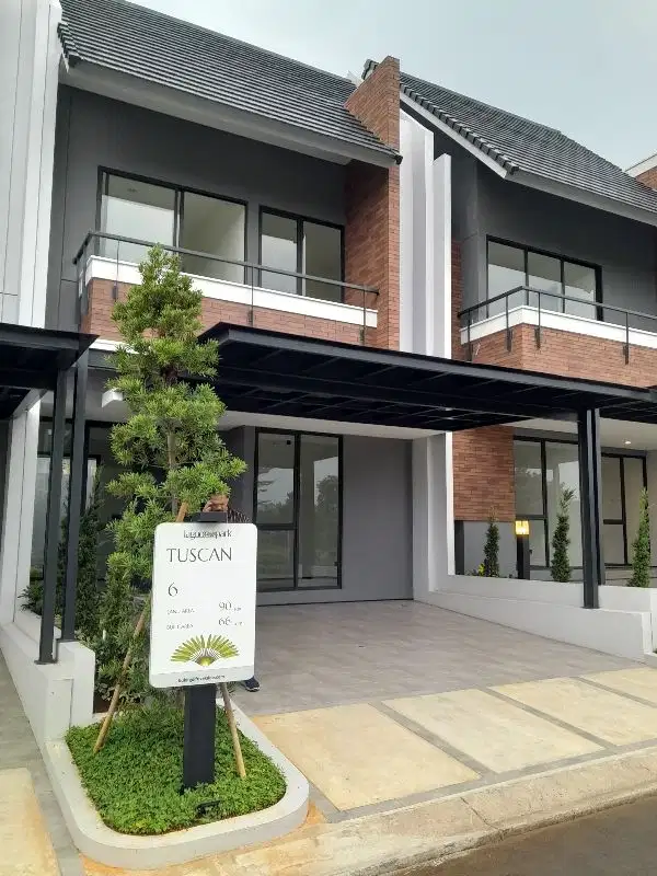 Rumah 2 lantai backyard luas ada balkon Tuscan Lagoon park Cibubur