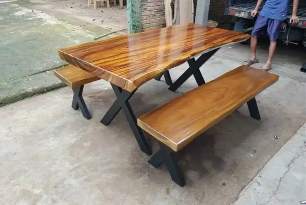 Meja cafe luar ruangan sangat kuat