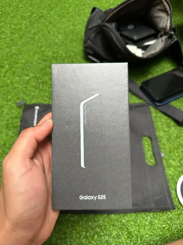 Samsung S25 12/512GB belum sebulan