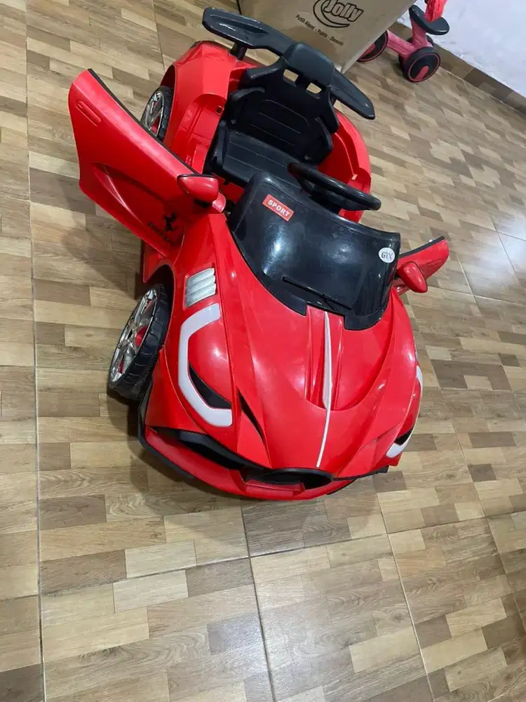 Preloved mobil ferarri remote control anak.