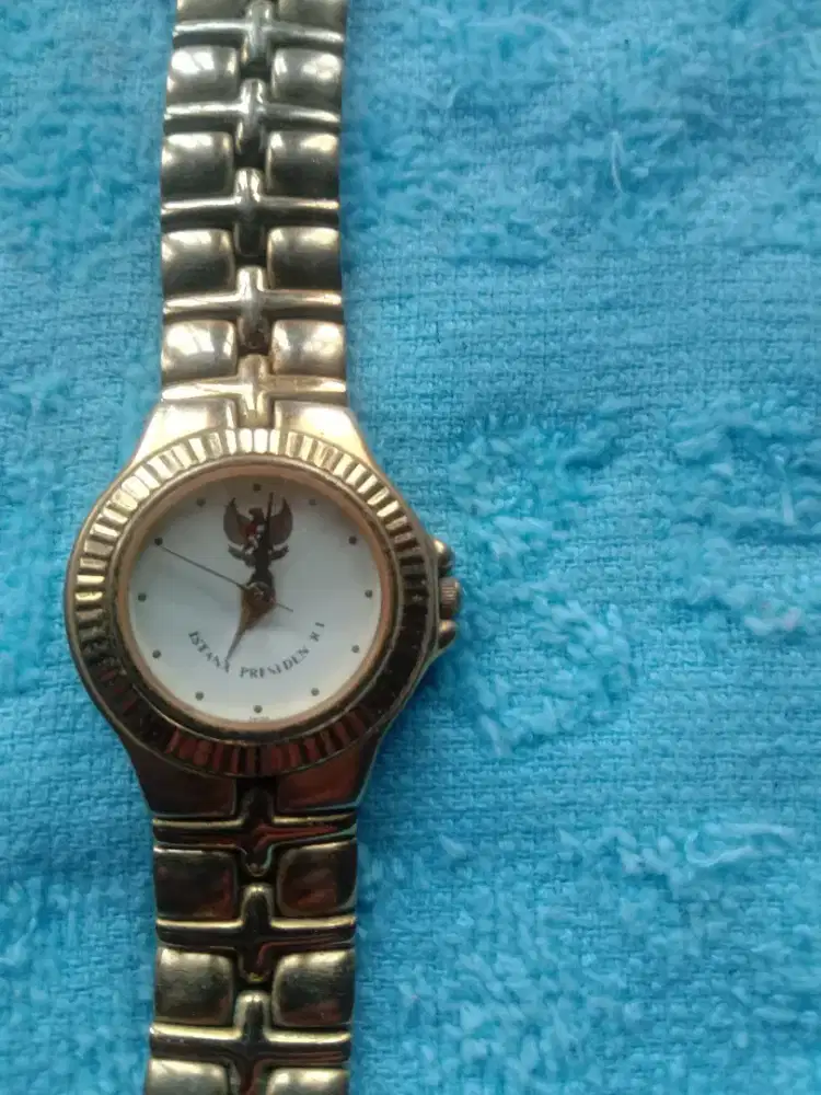 Jam tangan istana negara