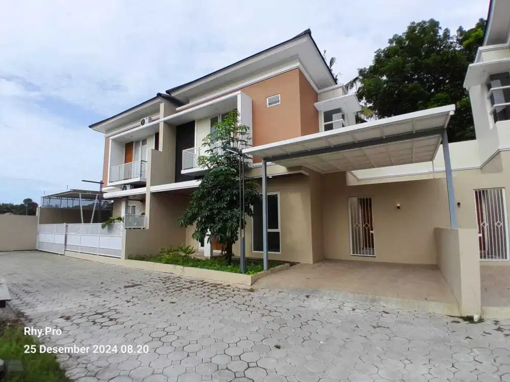 RUMAH MEWAH 2 LANTAI SELANGKAH dari RSUD PRAMBANAN SLEMAN YOGYA