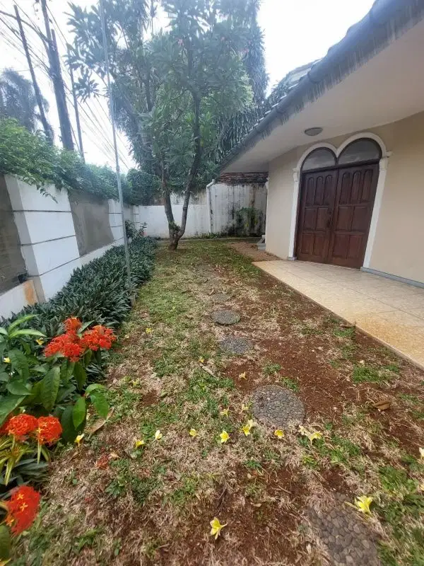 Rumah Secondary Terawat dan Bebas Banjir di Mampang Prapatan