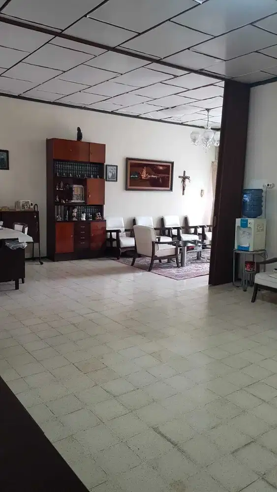 Hunian Luas 308 m2 Area Buah Buahan Dekat Jl Kawi Lokasi Bagus