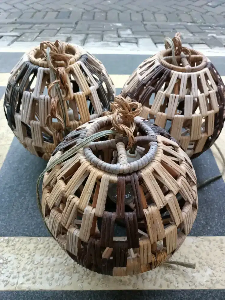 3 Lampu Gantung Rotan Bekas Lampu Hias Cafe