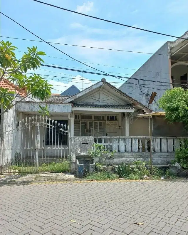 ‼️HITUNG TANAH‼️ Rumah REMEK UK(9X19,77) BUAT USAHA diRaya Kebraon Surabaya.