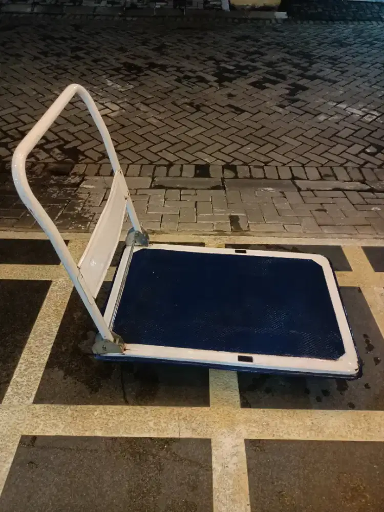 Handtruck Troley Dorong Besi untuk Angkut Barang Berat