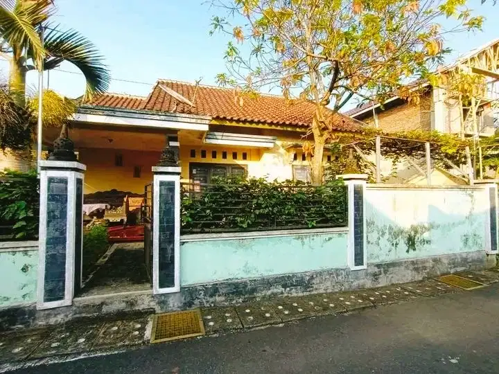 RUMAH SIAP HUNI  LOKASI STRATEGIS RING 1 AKMIL DAN BOROBUDUR GOLF