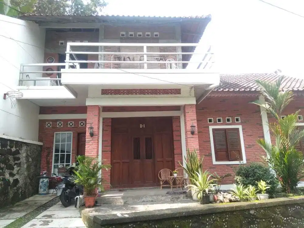 Rumah Tingkat Di Jual Lingkungan Asri Dekat Tugu Lilin