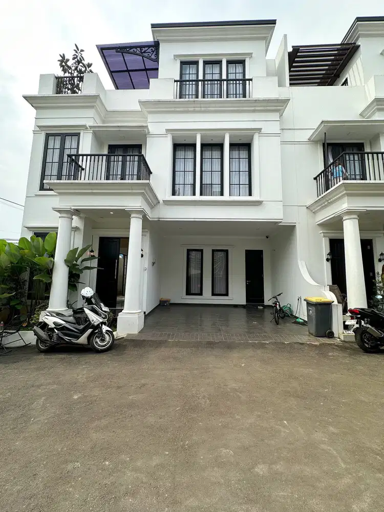 FOR SALE RUMAH MEWAH 3 LANTAI POSISI HOOK Dekat Gerbang tol setu