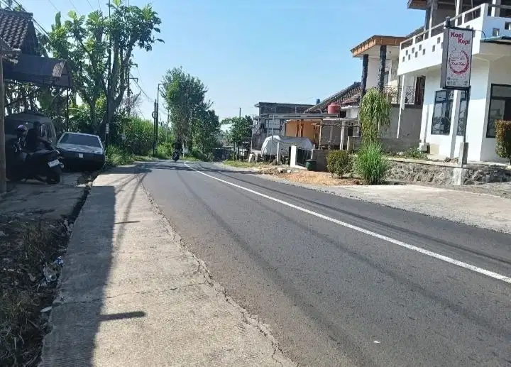 Tanah poros wagir akses truk tronton