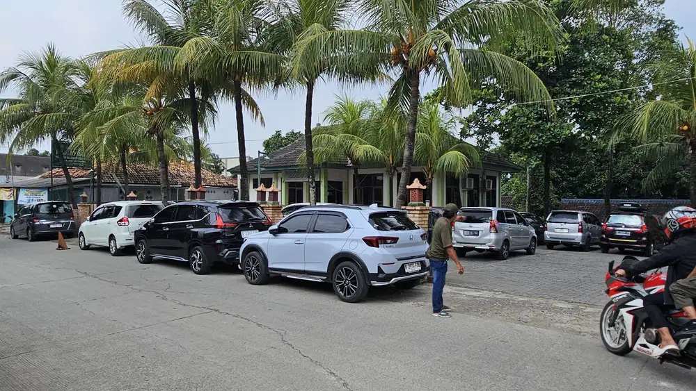 Dijual rumah makan aktif,SHM di Kawasan Industri Deltamas Cikarang