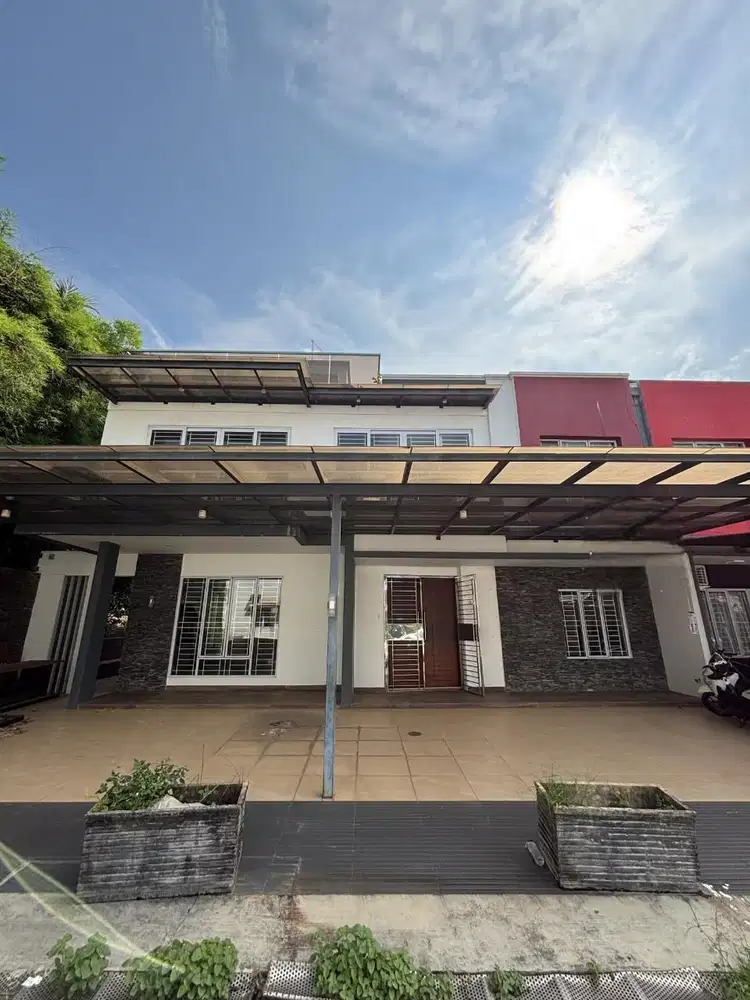 DIJUAL RUMAH LIVIA GARDEN MEWAH SEMI FURNISH CAKEP