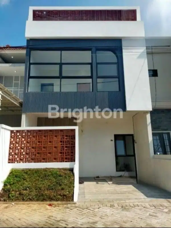 Turun Harga, Harga Murah Rumah Estetik 2,5 Lantai di Suhat Dekat UB