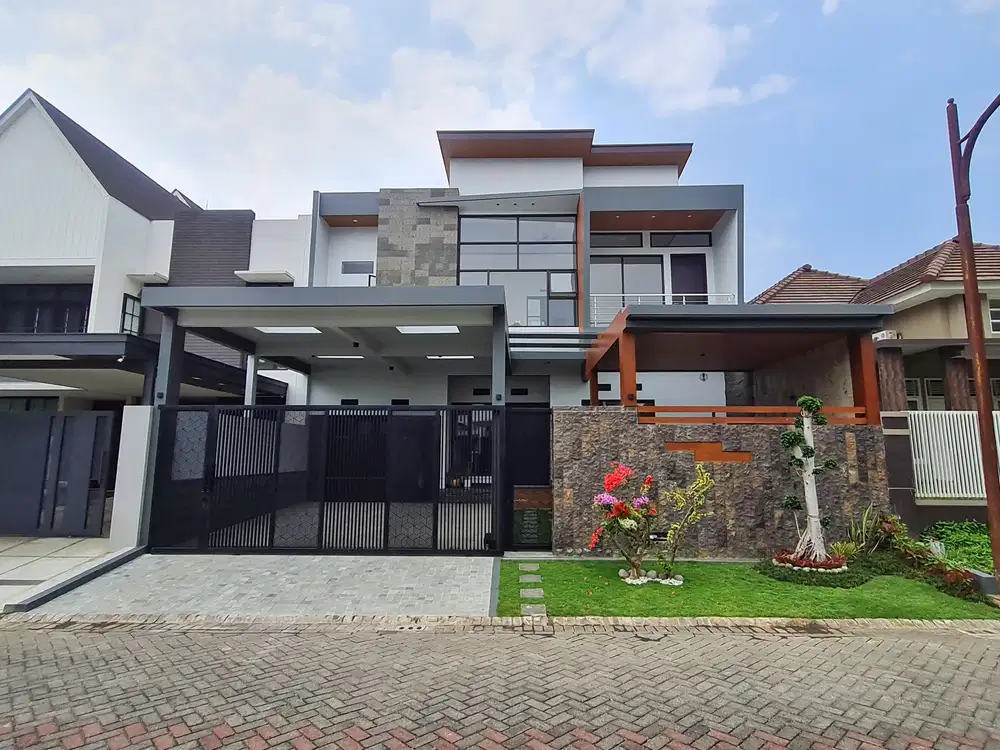 Rumah Mewah Bangunan Baru Kawasan Elite Perumahan Araya Golf