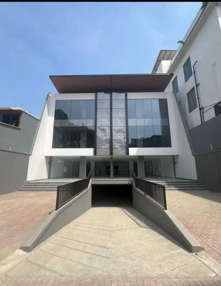 Dijual Gedung Siap Pakai Lokasi Strategis di Duren Sawit Jakarta