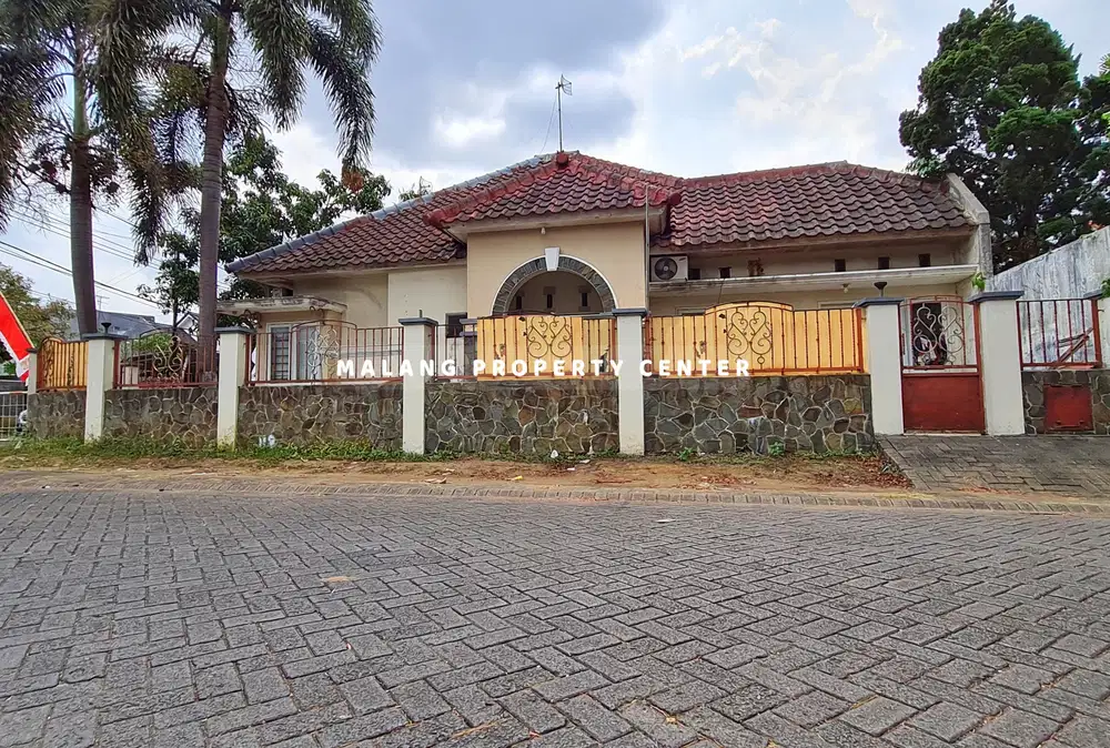 Murah Luas 227 m2 Posisi Hooq Perumahan Araya Malang