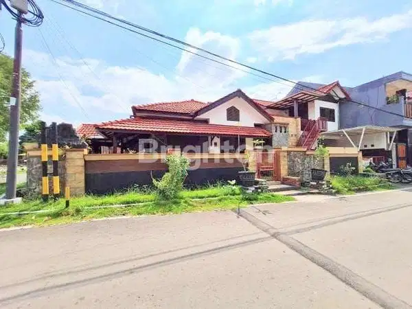 Rumah nuansa joglo Jawa ddi kawasan Sulfat
