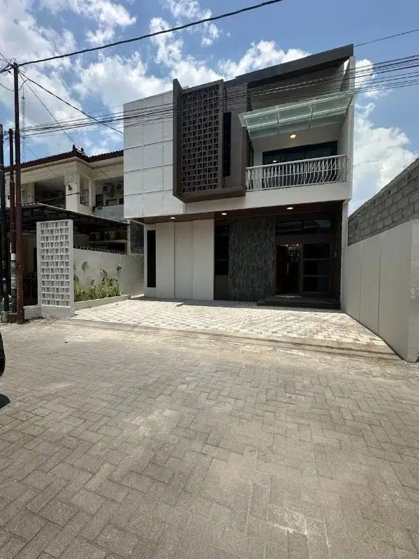 Eksklusive Rumah Baru Strategis Dekat Palagan Hyatt