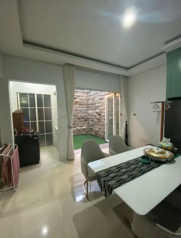 Dijual Rumah Mewah 2 Lantai Murah di Suhat Dekat UB