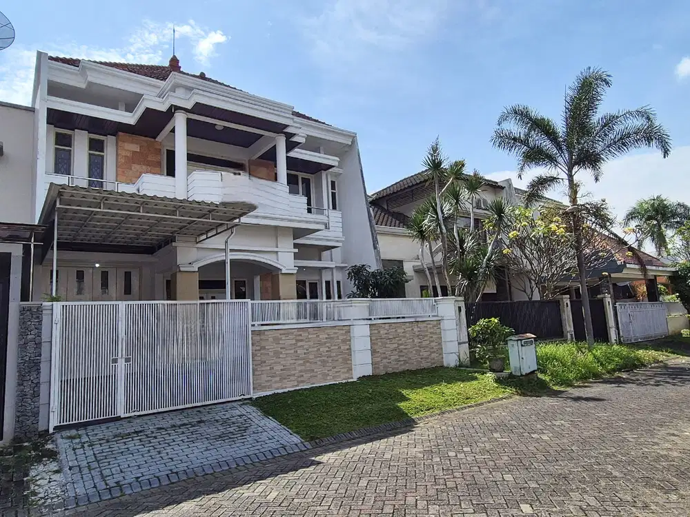 Rumah Bagus 2 Lantai Siap Huni Kawasan Elite Araya Golf Malang