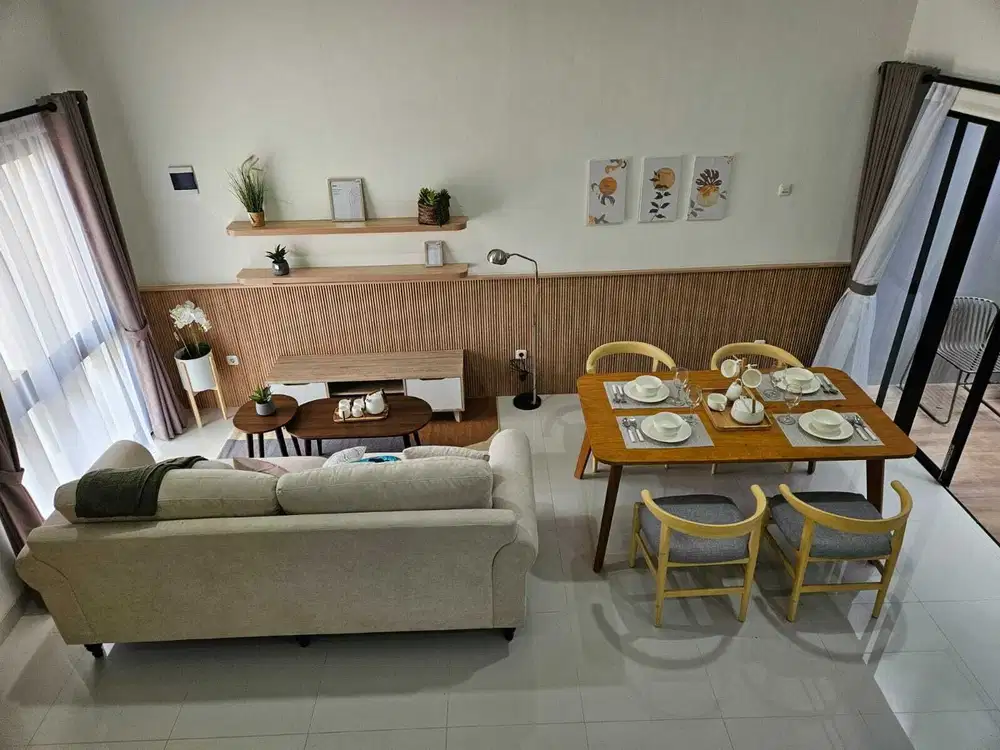 Rumah 3 Lantai Pinggir Jalan Utama Depan Kampus