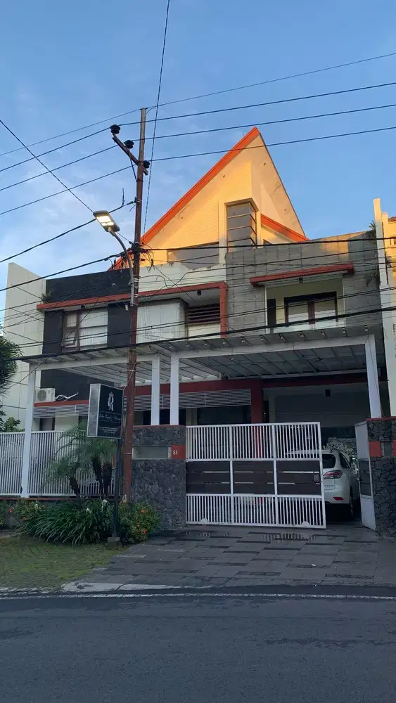 Turun Harga! Rumah Mewah Strategis Poros Dewandaru Suhat