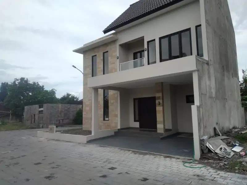 Hunian Baru Mewah Lingkungan Elit Dekat Sekarsuli