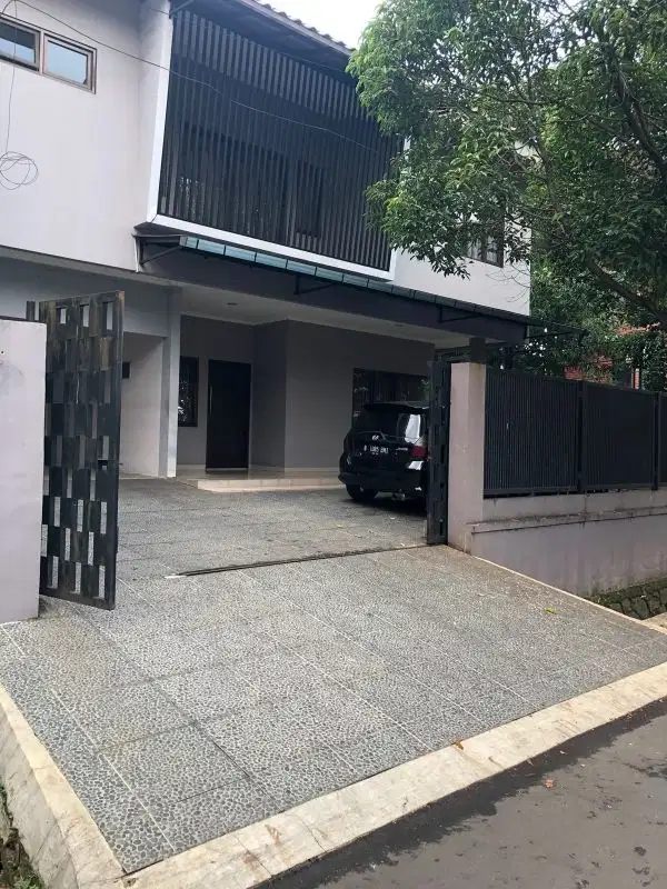 Dijual cepat rumah semi furnish kebayoran lama Jakarta Selatan