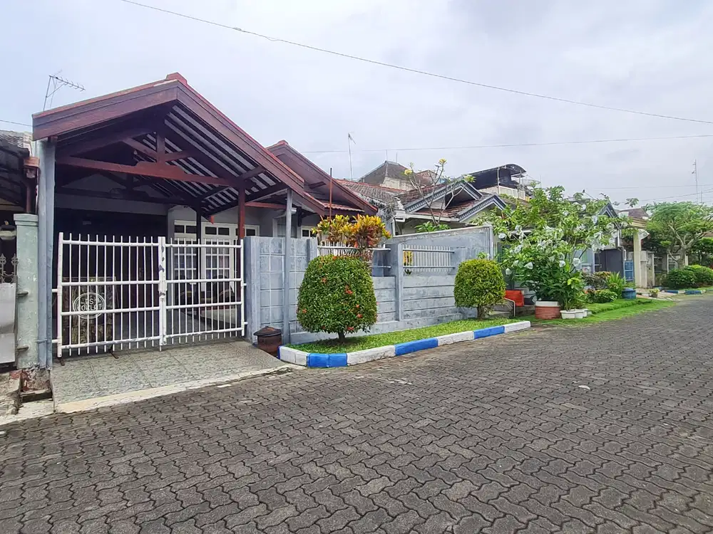 Rumah Murah Luas 200 m2 di Perumahan Araya Blok Depan
