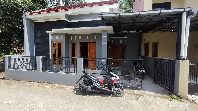 DIJUAL RUMAH SIAP HUNI  DEKAT JALAN RAYA DI SLEMAN YOGYAKARTA