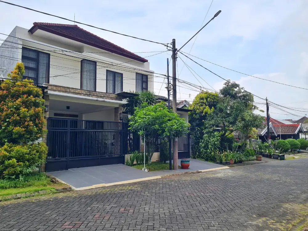 Rumah Bagu 2 Lantai Kawasan Elite Araya Malang Luas 250 m2